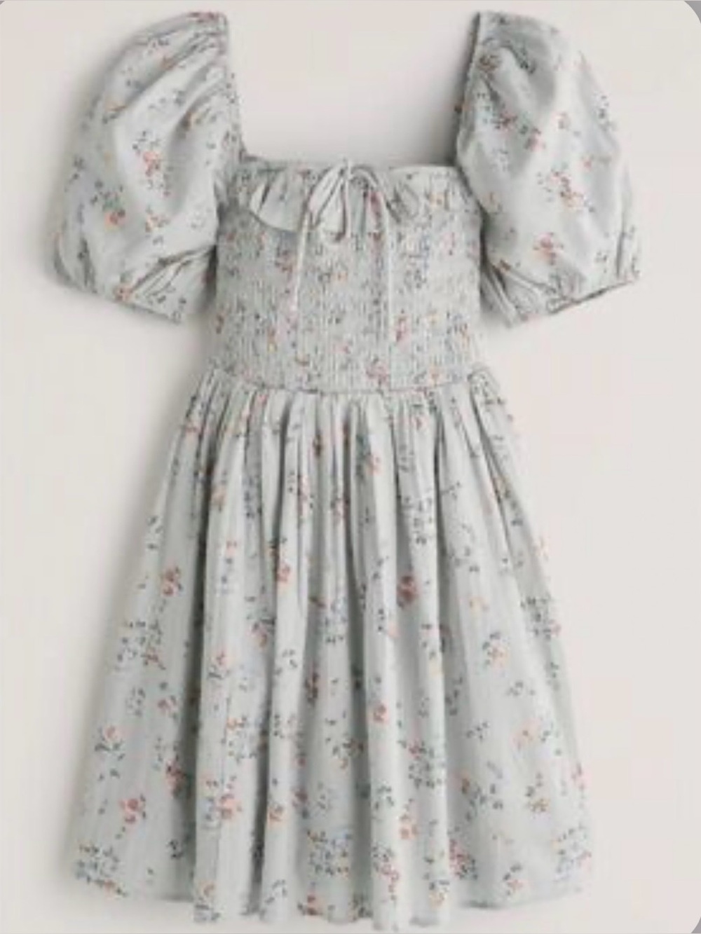 NWT Abercrombie & Fitch 100% Cotton Smocked Bodice Sweetheart Neckline Small